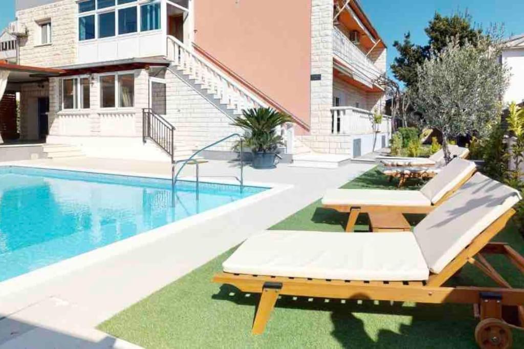 Villa Nana With Pool Kaštela Buitenkant foto