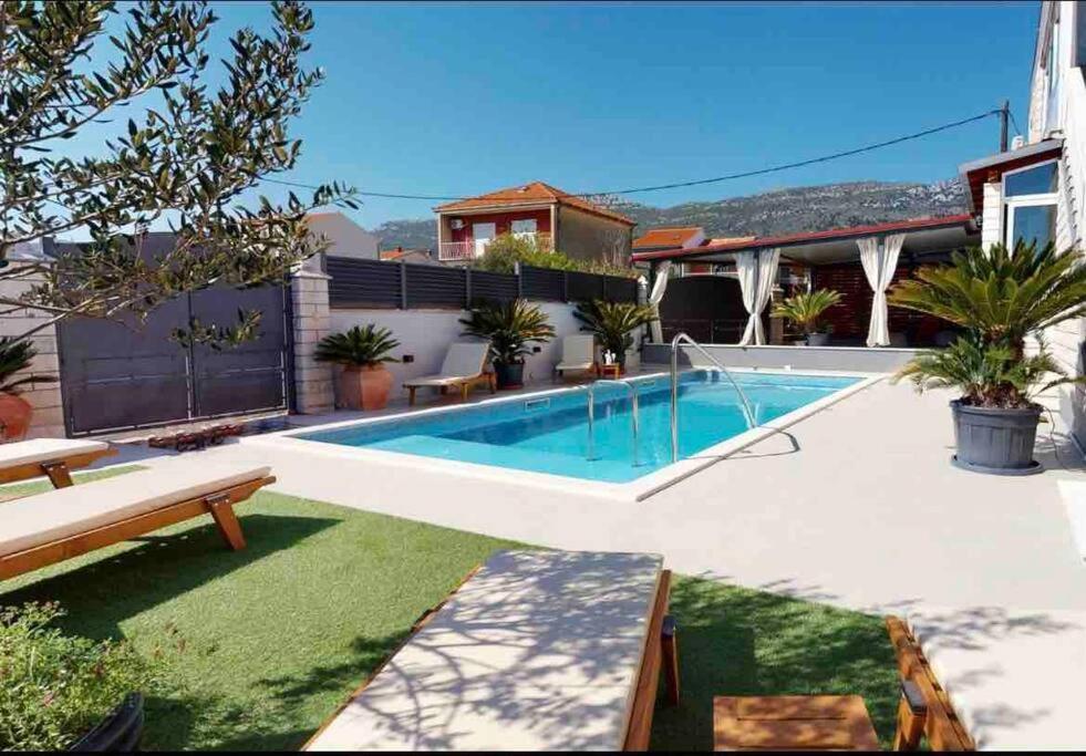 Villa Nana With Pool Kaštela Buitenkant foto
